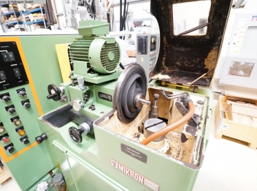 MIKRON - Wälzfräserschärfmaschine - 4