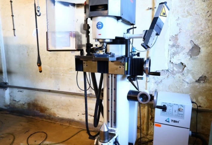 HENNINGER - Zentrumschleifmaschine