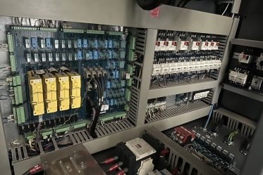 YCM - Bearbeitungszentrum - Vertikal - 8